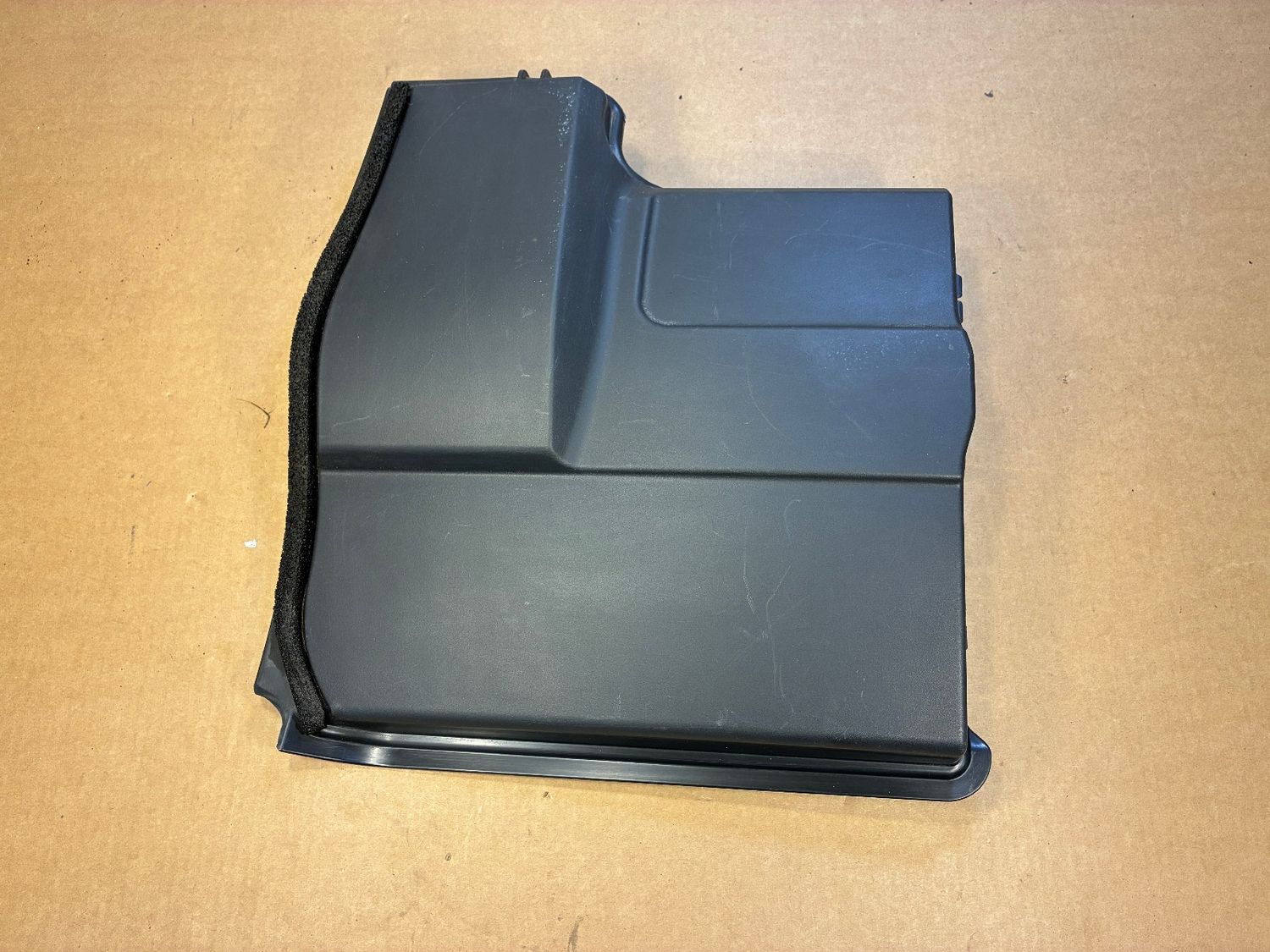 GENUINE Land Rover Range Rover Sport L320 Right Engine Cover