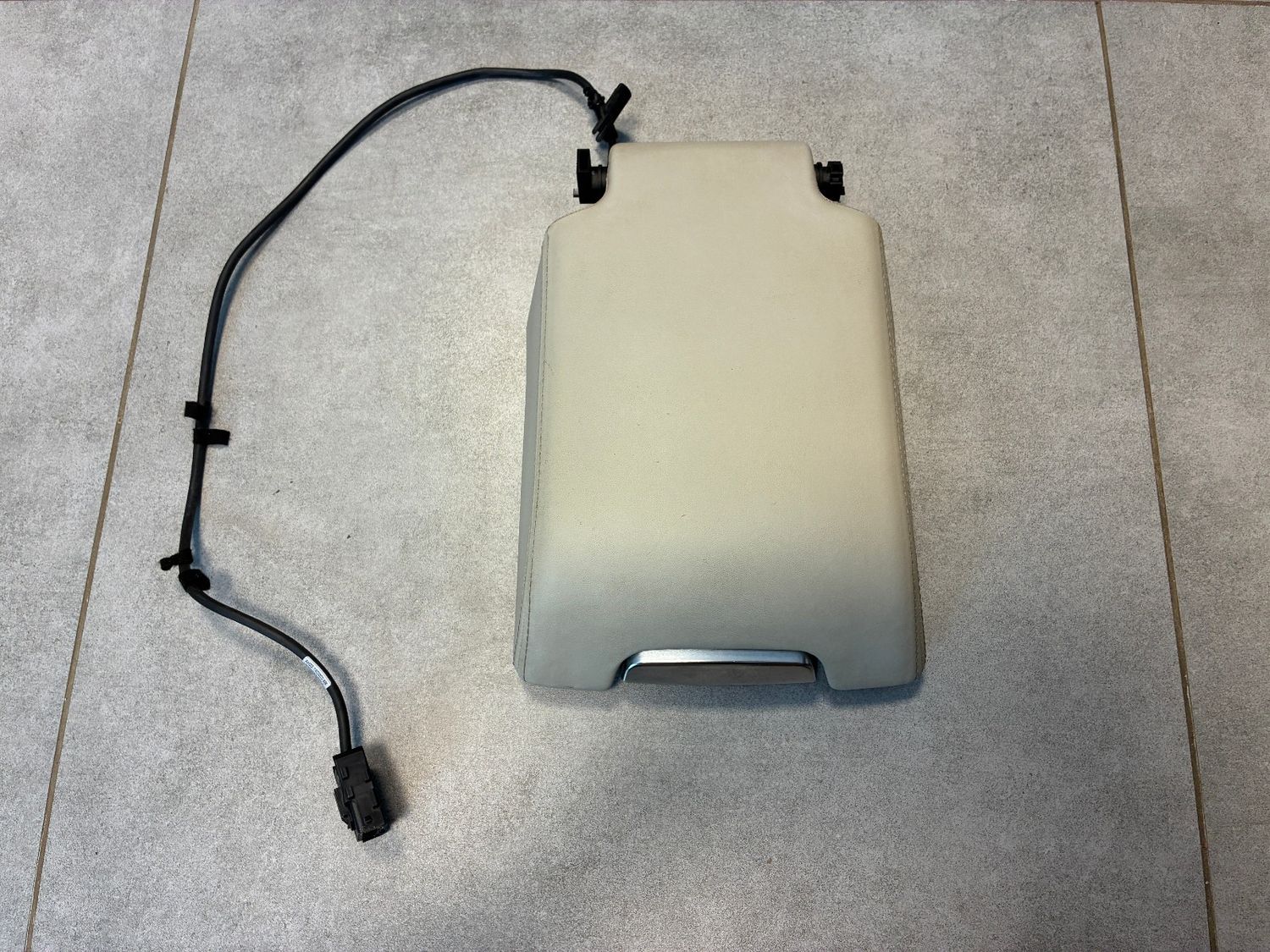 GENUINE Land Rover Range Rover Sport L320 Front Center Console Armrest Lid