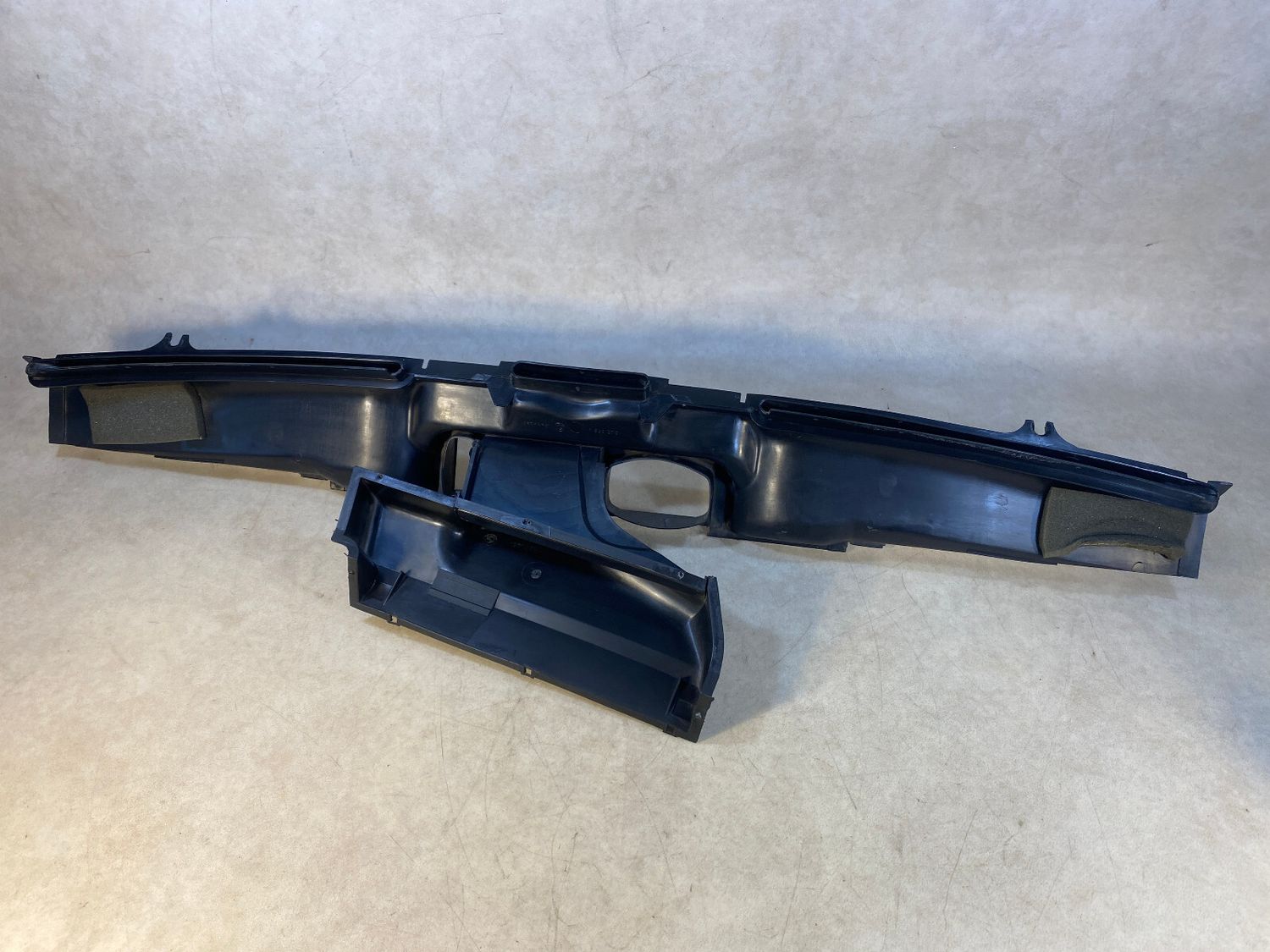 GENUINE BMW E23 7 SERIES Air Channel Center 51451909485