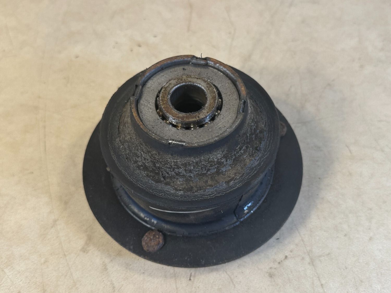 BMW E23 728 728I 728IS 730 732I FR HARD WHITE GUIDE SUPPORT BEARING 31331121551