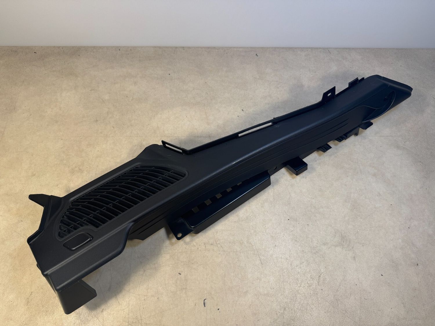 GENUINE BMW X5 E70 LCI Right rear luggage compartment railing 51476955026