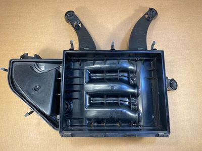 BMW E70 X5 X6 E71 Insugsluftfilterhus botten 13717798340