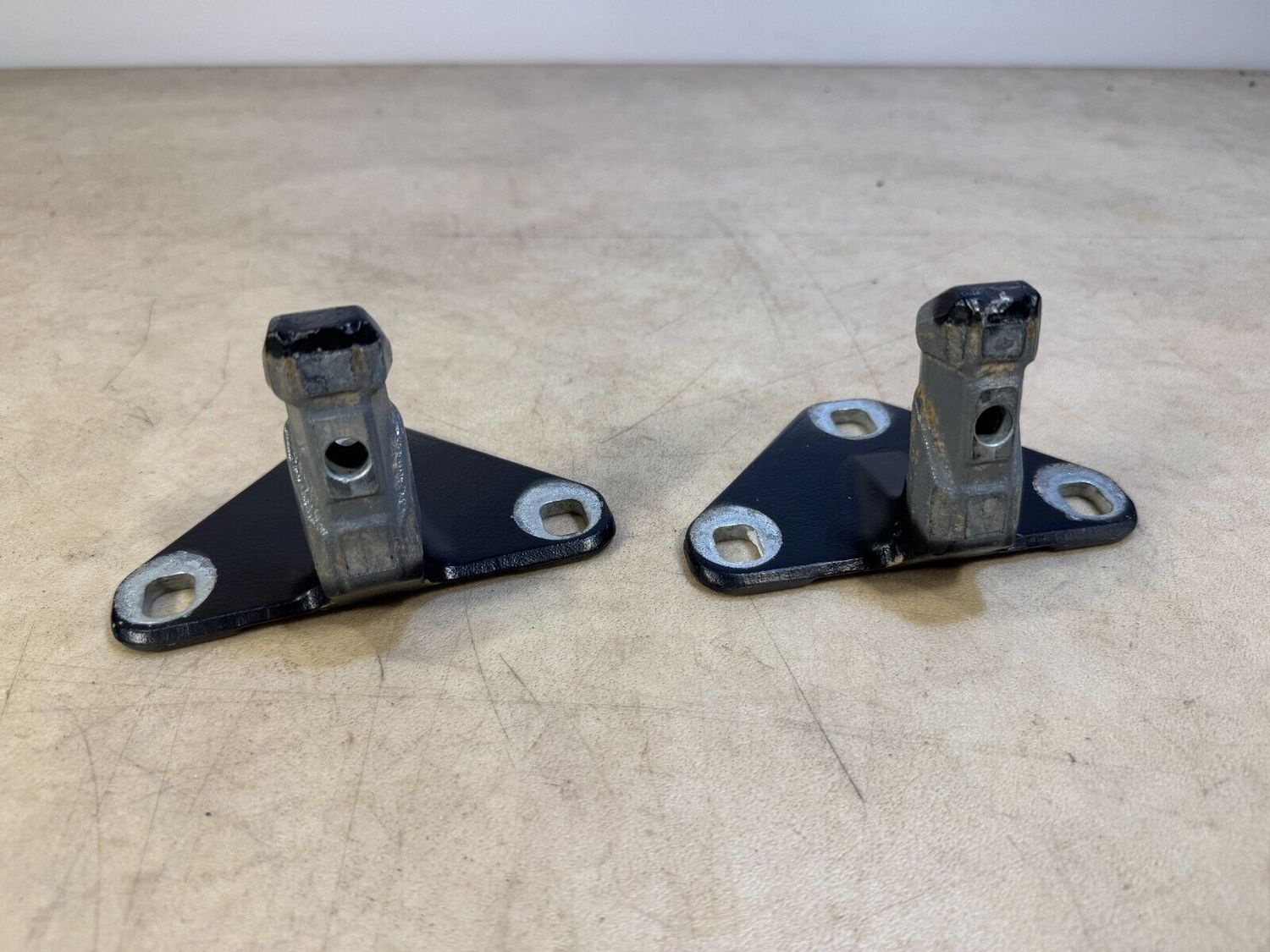 BMW X5 E70 LCI Trunk Lid bottom Hinges lower part Triangles 41627170918