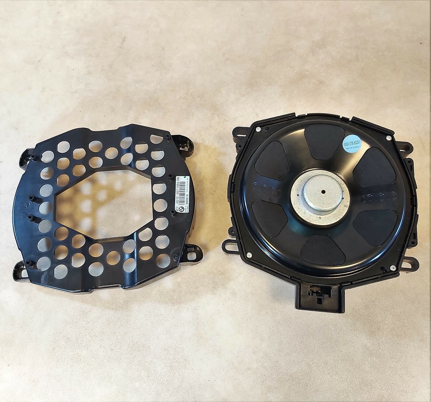 BMW E70 RIGHT/LEFT HIFI AUDIO LOWER FLOOR SYSTEM BASS SPEAKER SUB WOOFER OEM