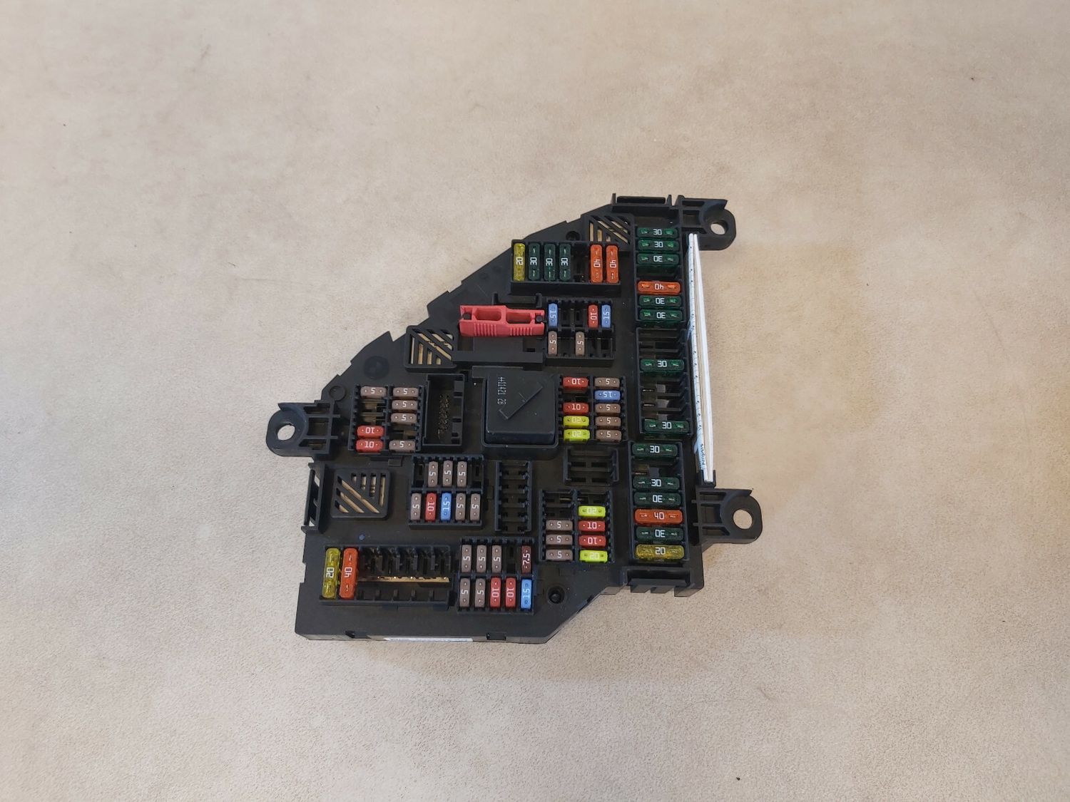 BMW 5 6 7&quot;s F07 F10 F11 F06 F12 F13 F01 F02 F03 F04 REAR POWER BOX 61149252812