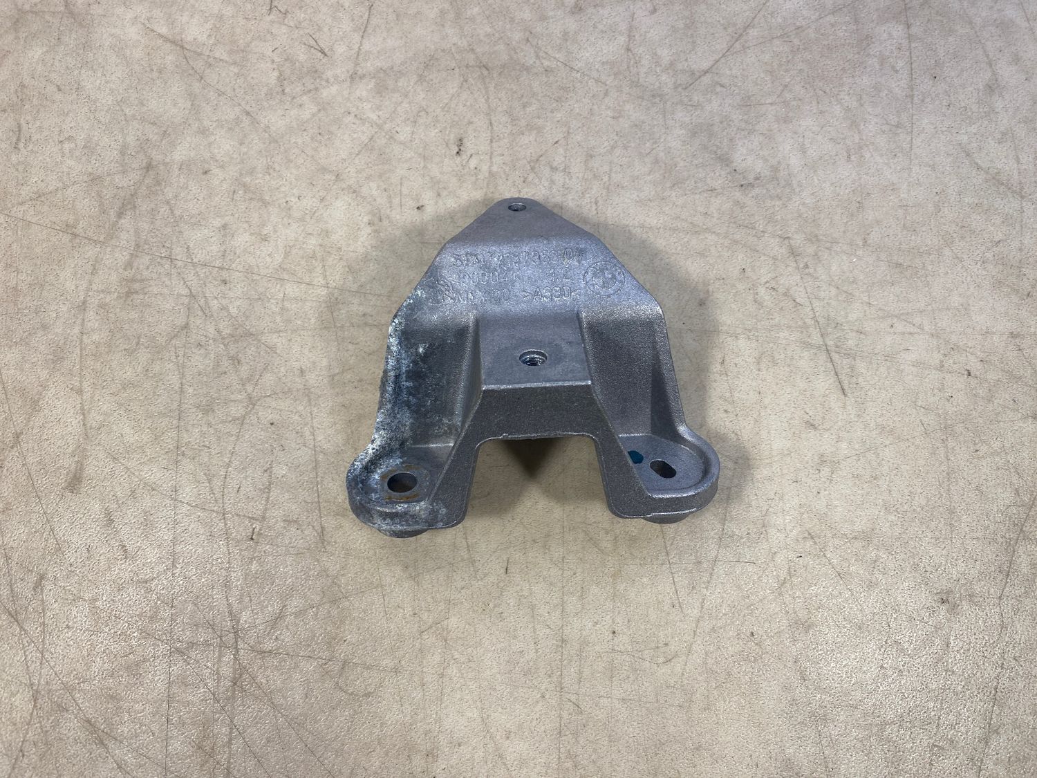 GENUINE BMW X5 E70 E70 X6 E71 E72 Bracket, steering column support 51717137353