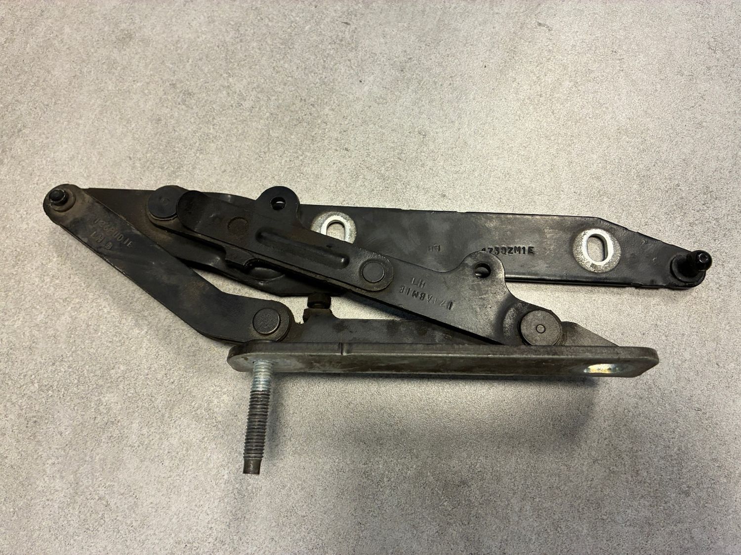 GENUINE Land Rover Range Rover Sport L320 Hood Bonnet Hinge Left LR040748