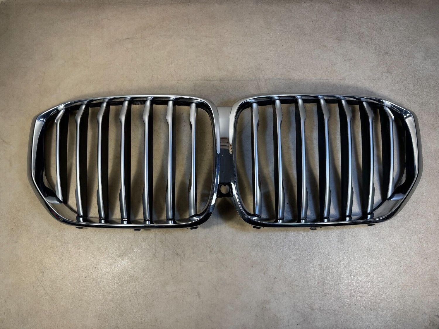 GENUINE BMW X7 G07 Radiator Front Grille Chrome For Camera 51137454895