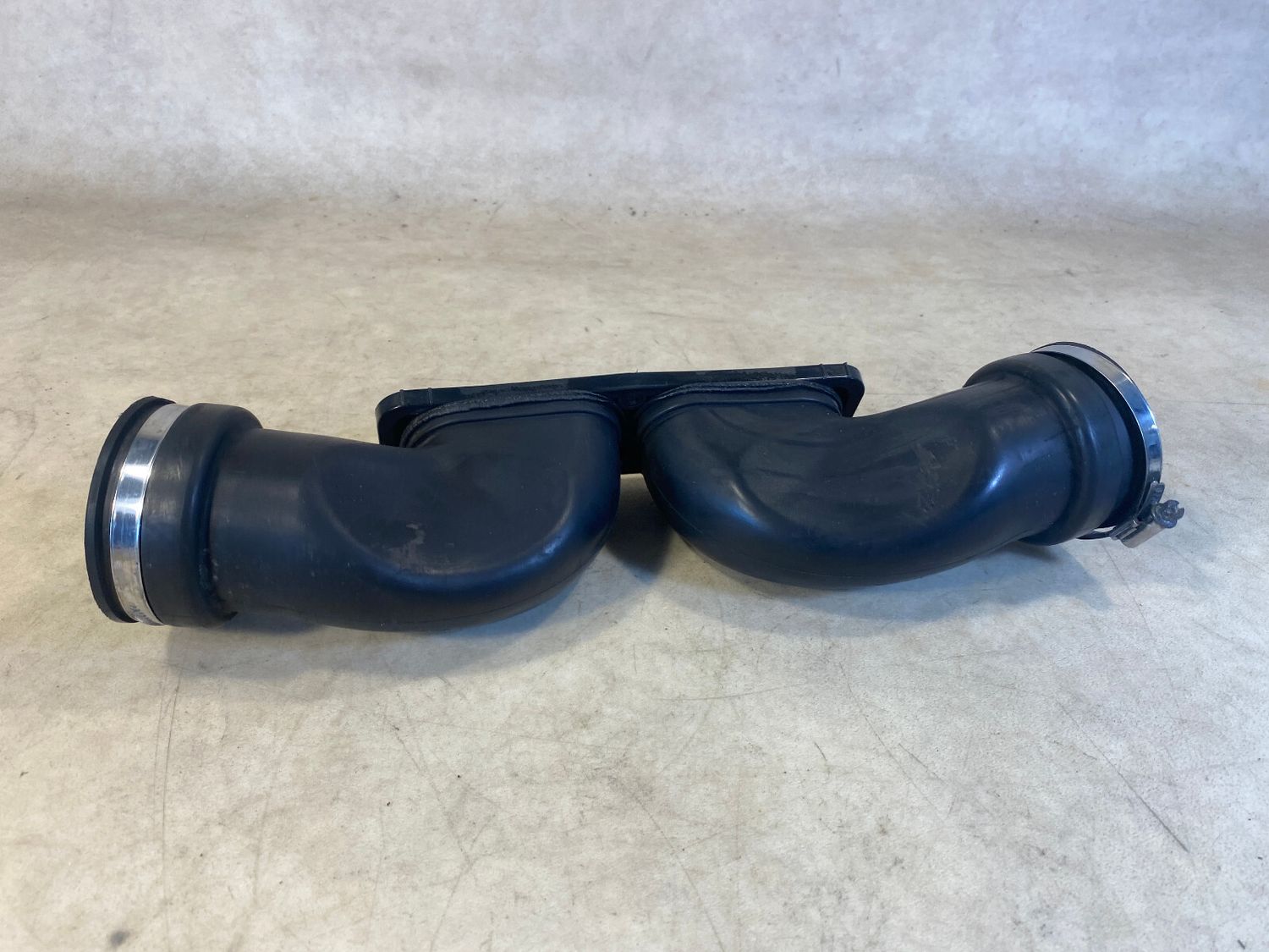 Mercedes G class W463 GENUINE Air Distributor A6280900031