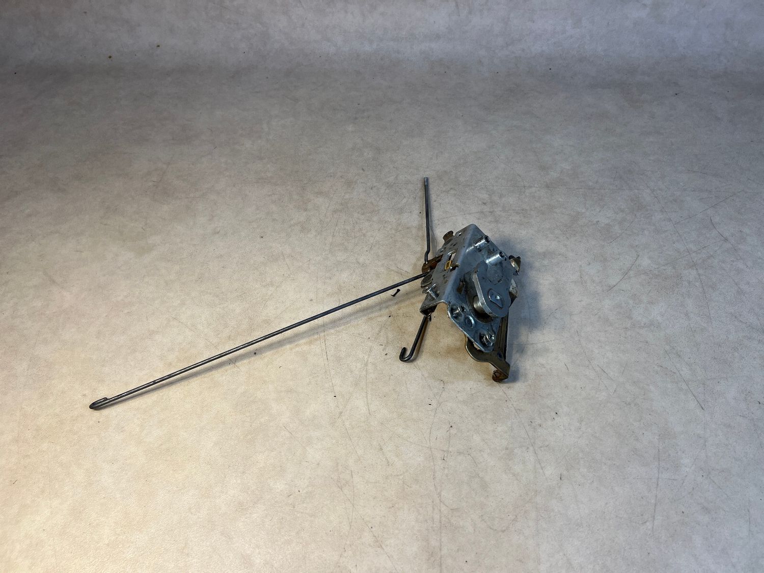 GENUINE BMW 7 Series E23 Front Right Door Lock Catch 51211885916 RH