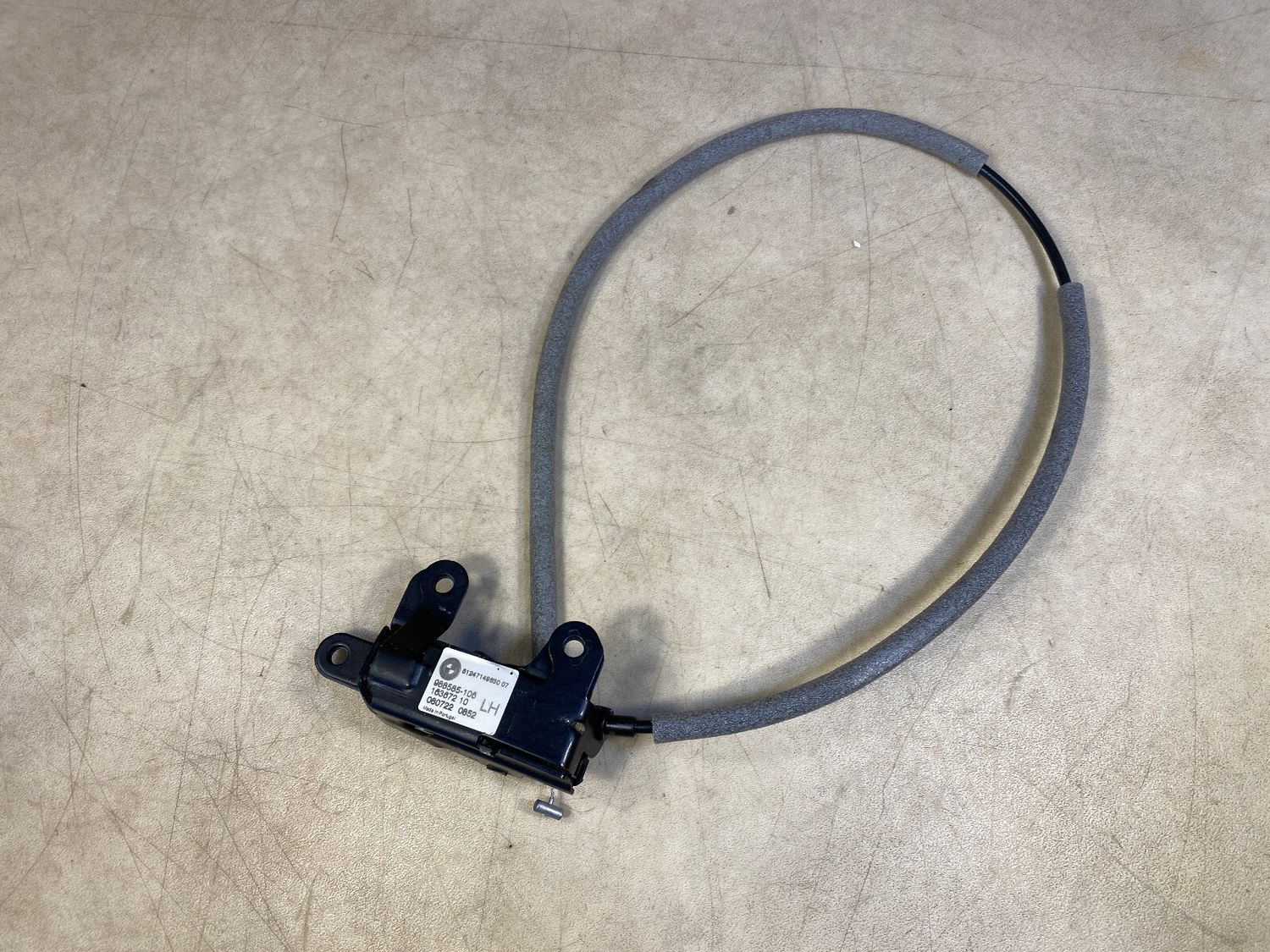 Genuine BMW X5 E70 Trunk Lid Lock Bottom Left 51247149630