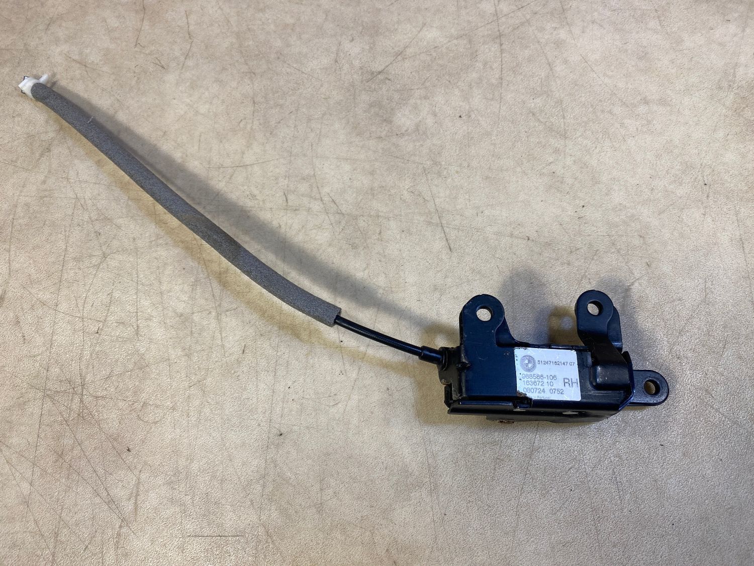 Genuine BMW X5 E70 Trunk Lid Lock Bottom Right 51247162147