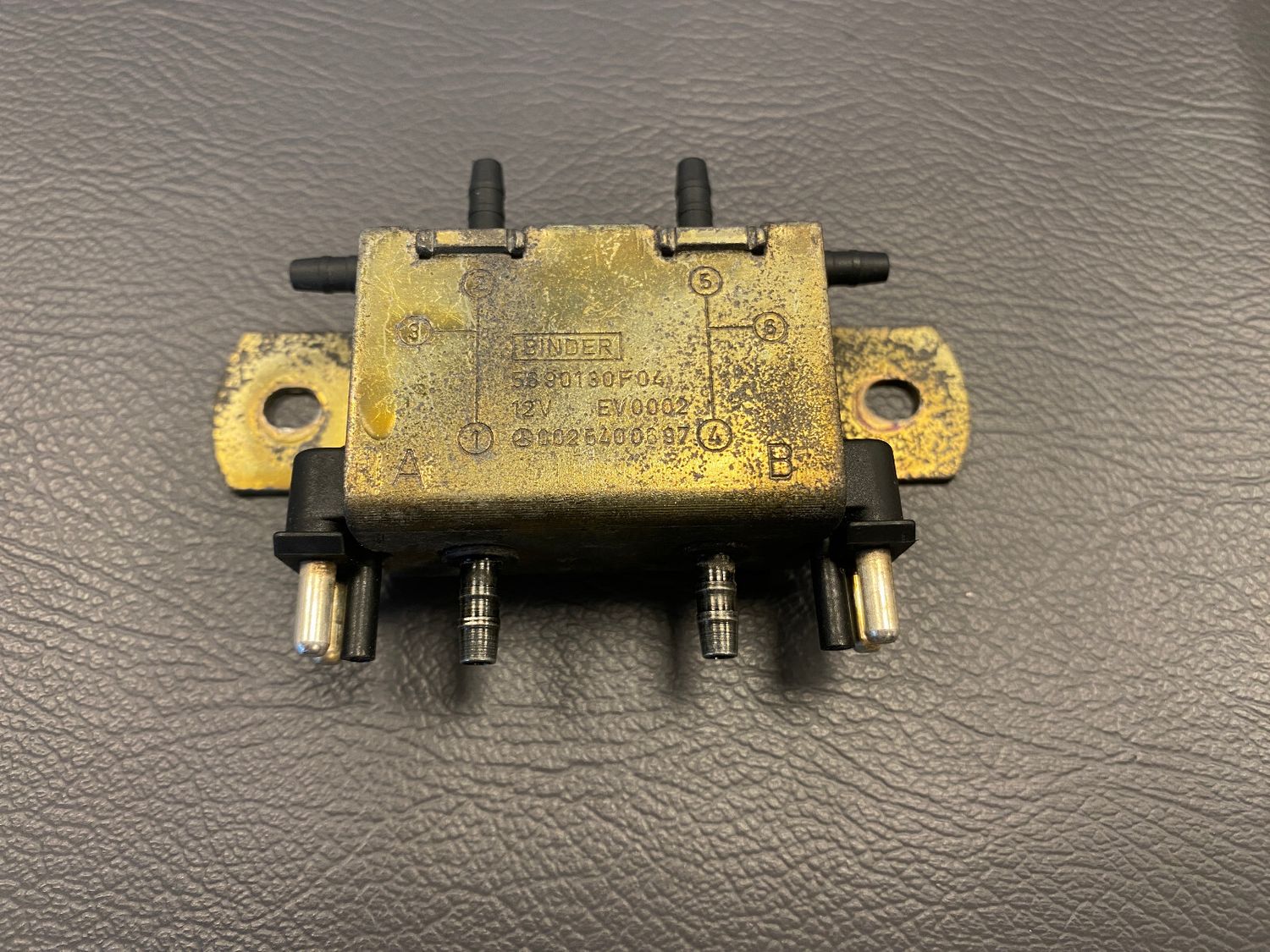 Mercedes SL S G class W129 W140 W463 GENUINE Vacum Solenoid Valve A0025400697