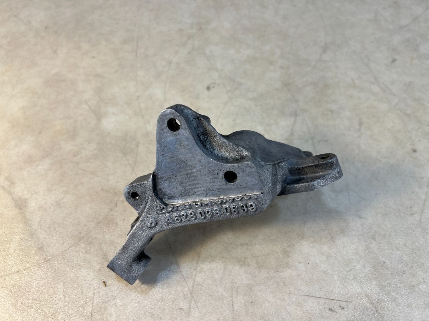 Mercedes G class W463 G400 CDI Genuine Intake Duct Holder Bracket A6280980839