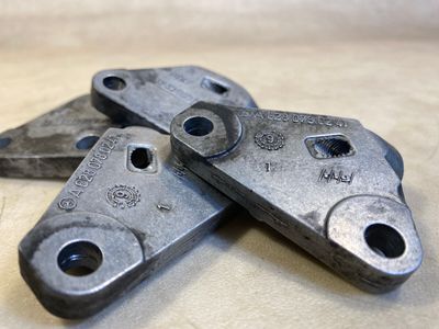 Mercedes G klasa W463 zestaw uchwytów A6280780141 A6280780241