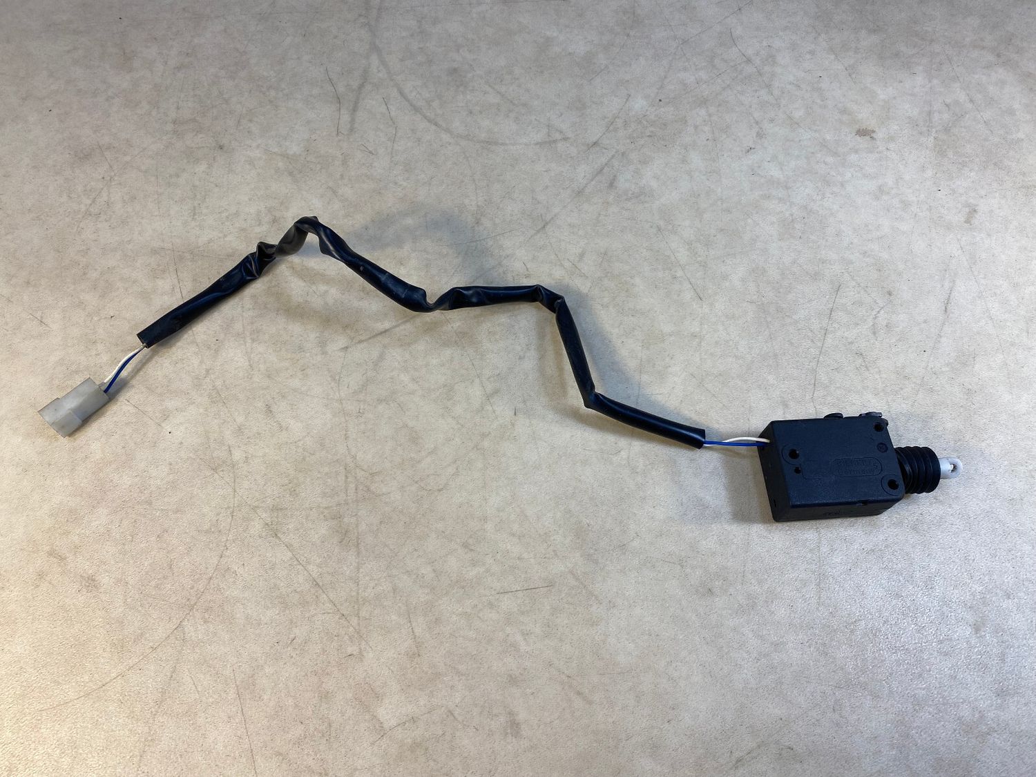 Mercedes G class W463 Genuine Door Lock Actuator A0048202542