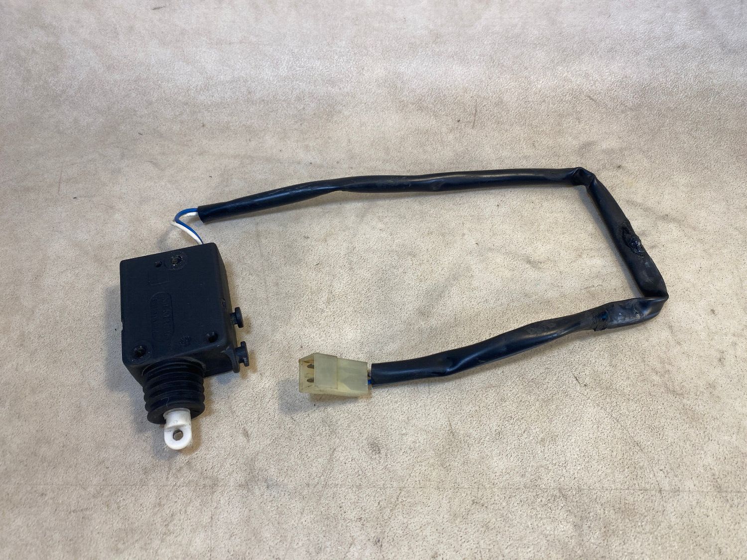 Mercedes G class W463 Genuine Door Lock Actuator A0048202542