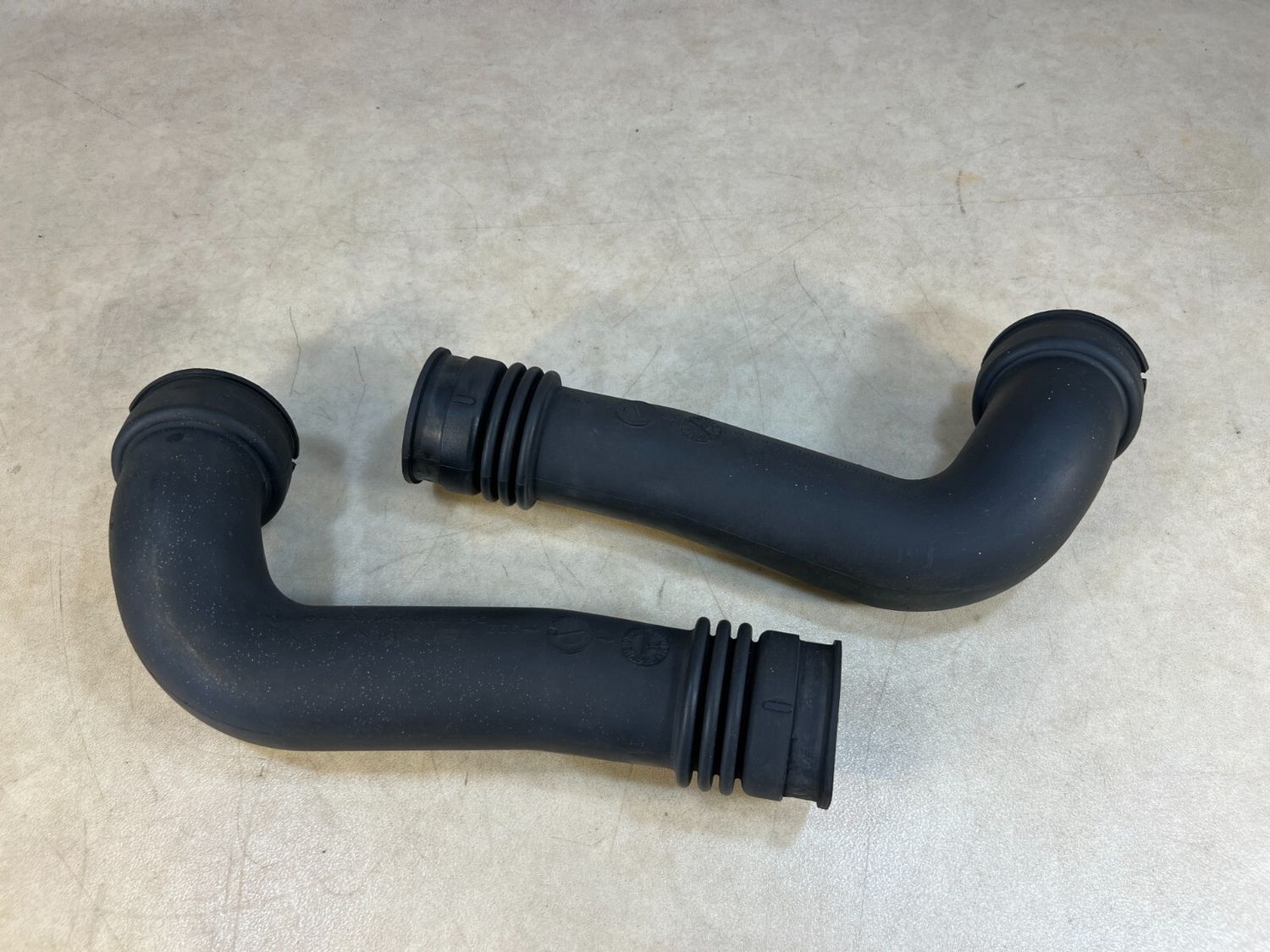 Mercedes G S class W463 W220 4.0 400 CDI Genuine Intake Air Pipe x2 psc