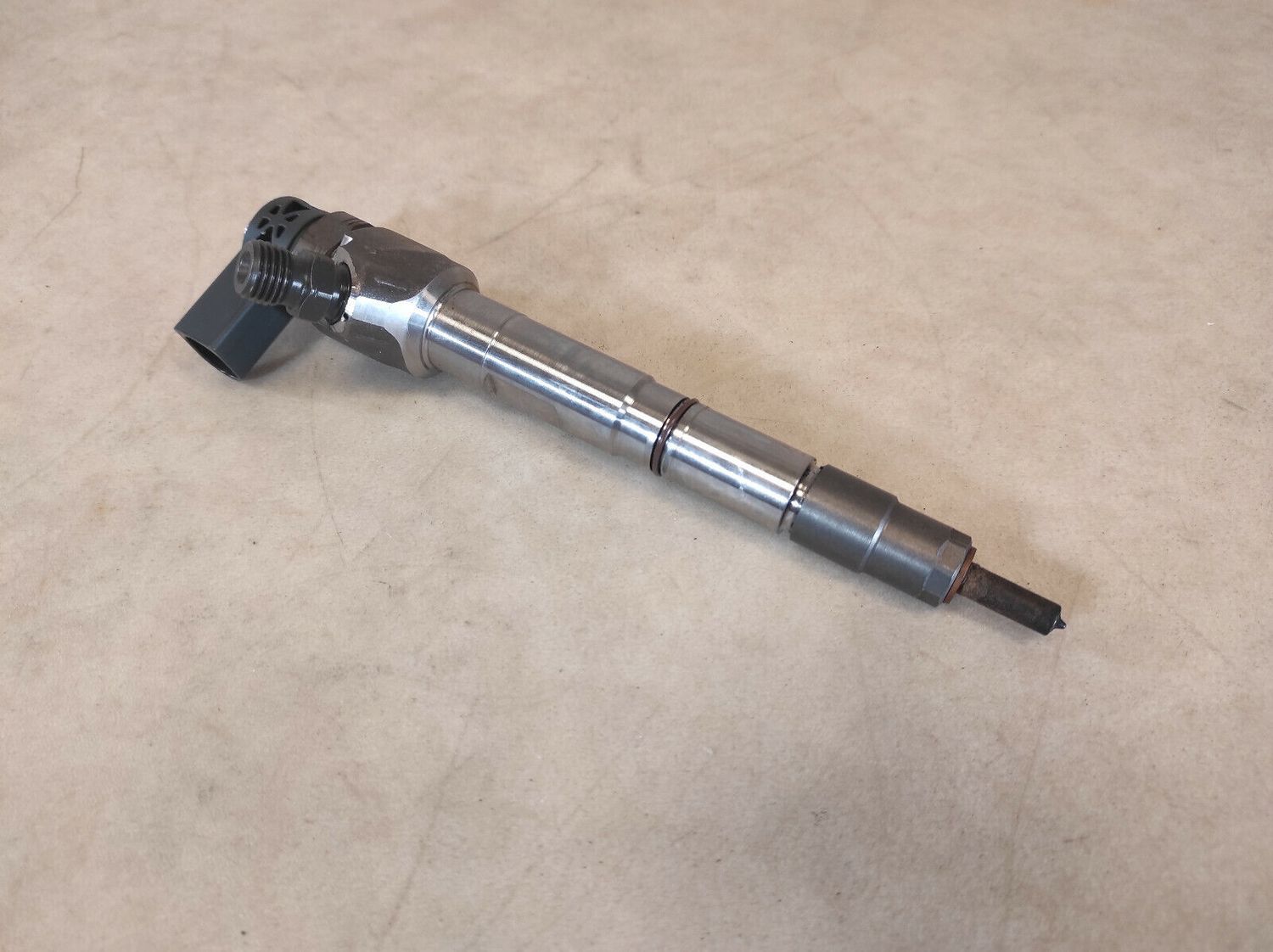 AUDI Q2 SEAT LEON SKODA KAROQ VW TIGUAN - FUEL INJECTOR NOZZLE UNIT, 04L130277AE