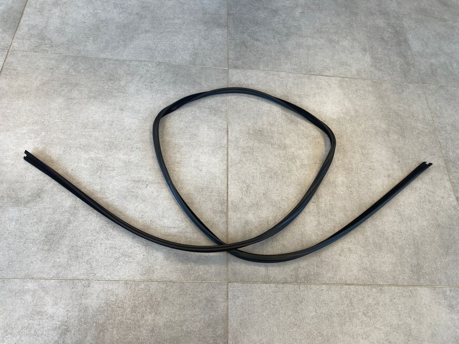 Mercedes G class W463 GENUINE Front Left or Right Door Sealing cord A4637250198