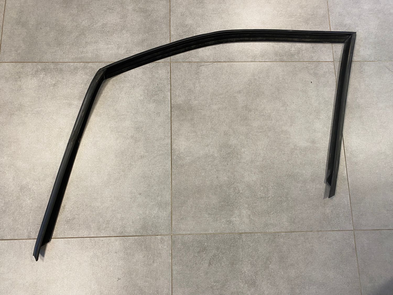 GENUINE BMW X5 E70 Right Front Door Window Guide 51337136974