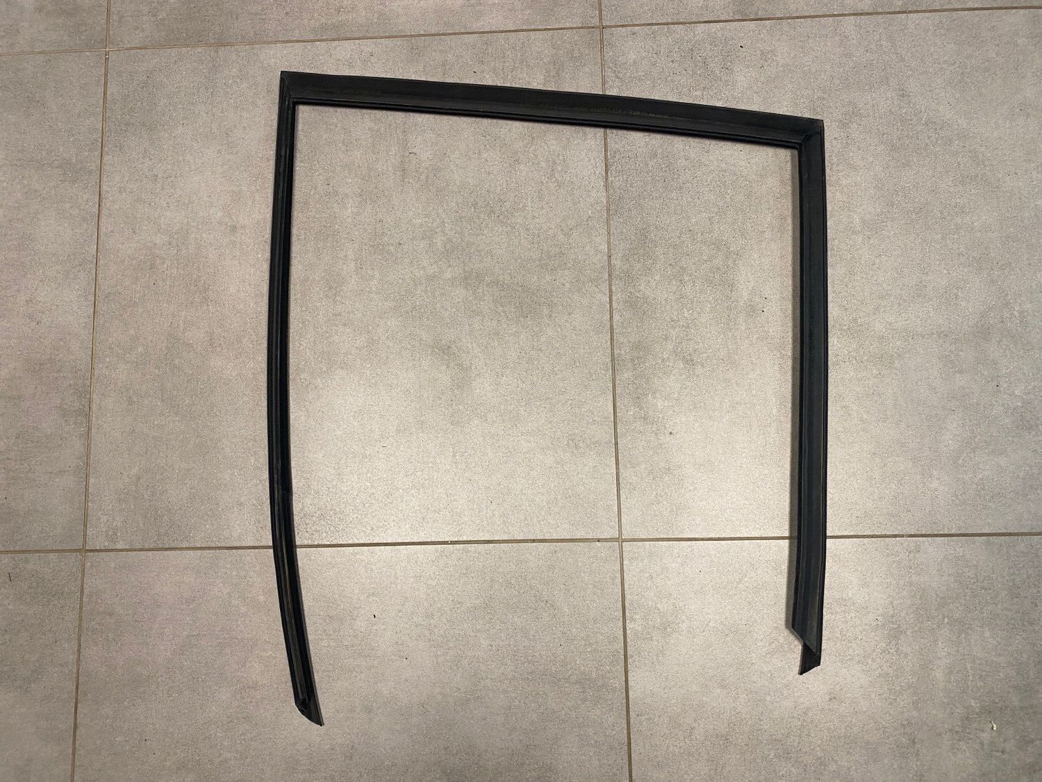 GENUINE BMW X5 E70 Left Rear Door Window Guide 51357305631