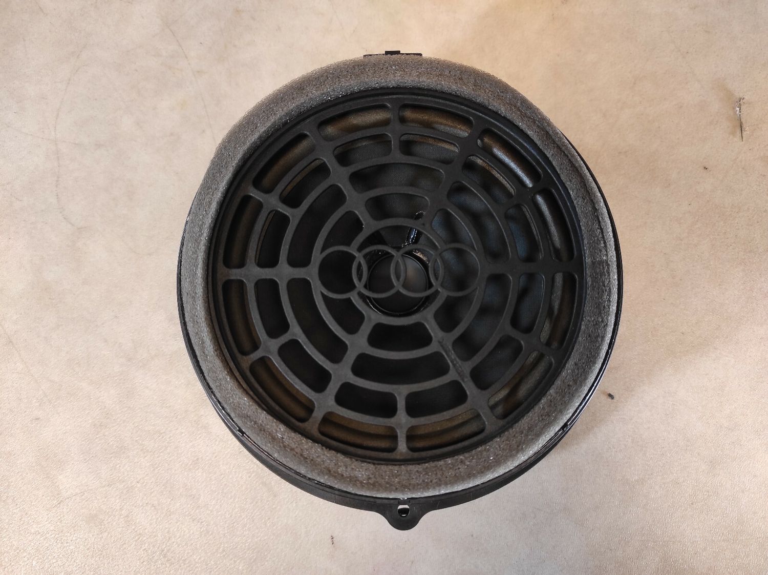 BANG&amp;OLUFSEN AUDI A4 S4 - SOUND SYSTEM SPEAKER REAR DOOR LEFT&amp;RIGHT , 8K0035411A