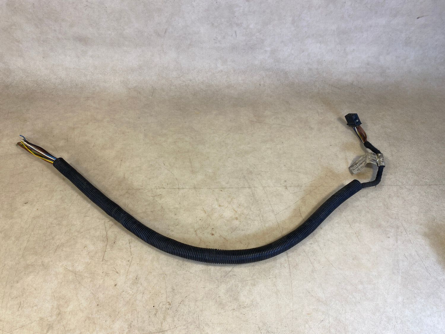 Mercedes G class W463 GENUINE Tailgate Wiring Harness A4635401106