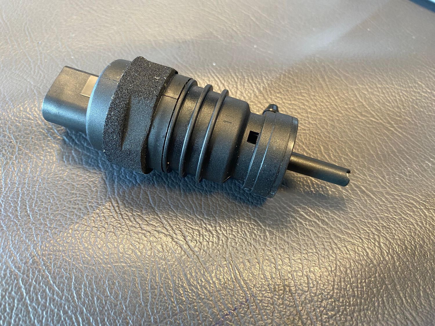 Mercedes A C E G S class W168 W203 W204 W210 W463 W220 Genuine Washer Pump