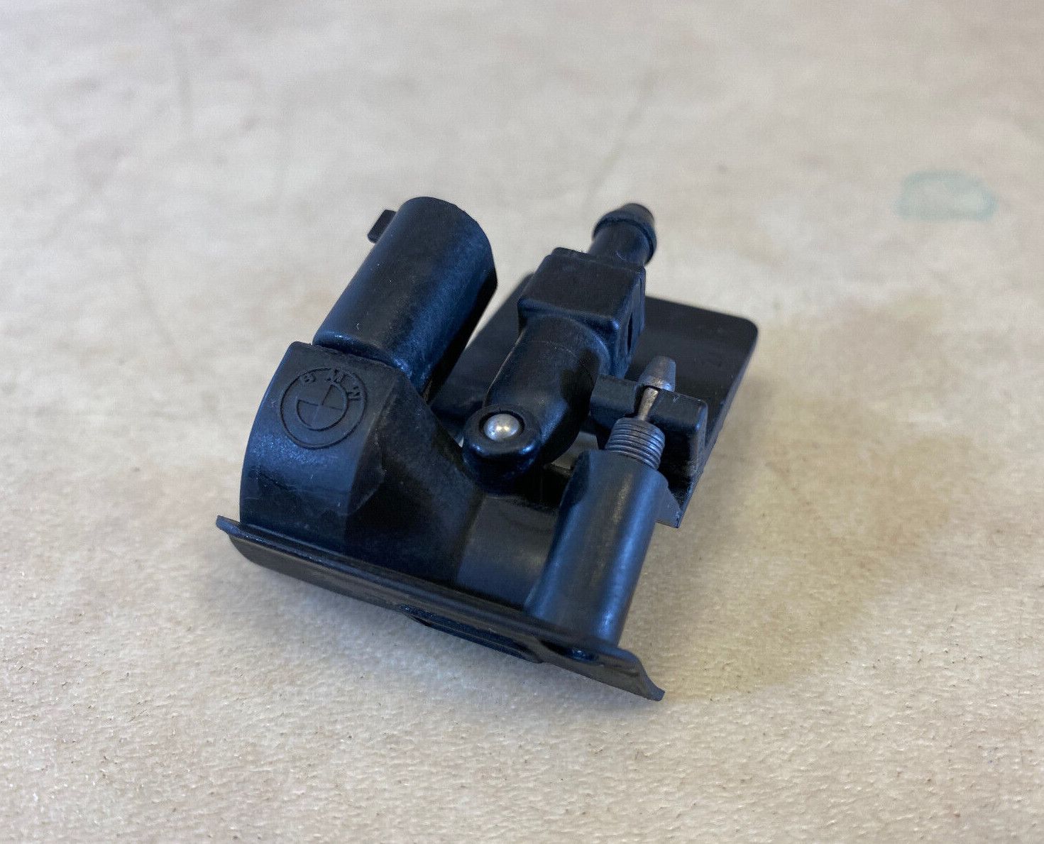 BMW X5 E70 Genuine Windshield Washer Wiper Water Nozzle 06-10 Year 61667161469
