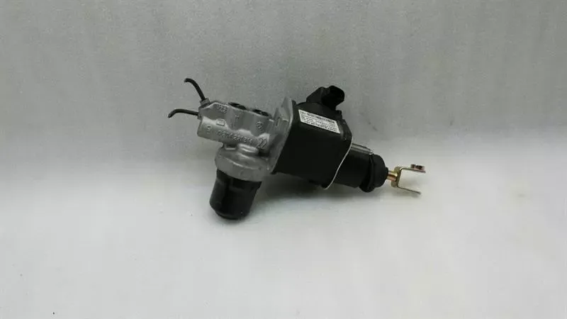 Mercedes SL R230 Brake Master Cylinder A0004300112 Brake Master Cylinder SL500