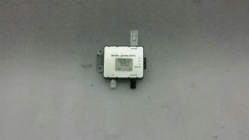 Mercedes SL R230 antenna booster A2208271842 antenna amplifier