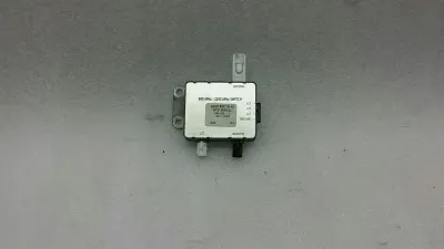 Mercedes SL R230 antenna booster A2208271842 antenna amplifier