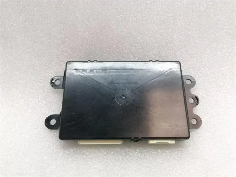 Tesla Model S 90D Airmatic Suspension 1060989-03-B Air Suspension Control Unit