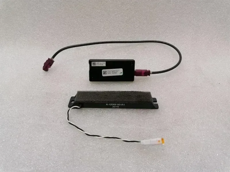 Tesla Model S 90D Aerial / Antenna 1037353-00-A Antenna X-12069-001R1