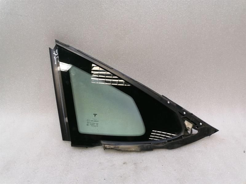 Tesla Model S 90D Left Rear Quarter Glass 1051820-99-A Door Window 1⁄4 Rear Left