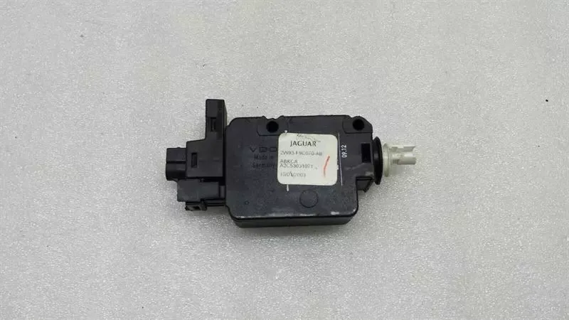 JAGUAR XJ X350 X358 Fuel Cap Actuator C2C4240 Fuel Flap Actuator