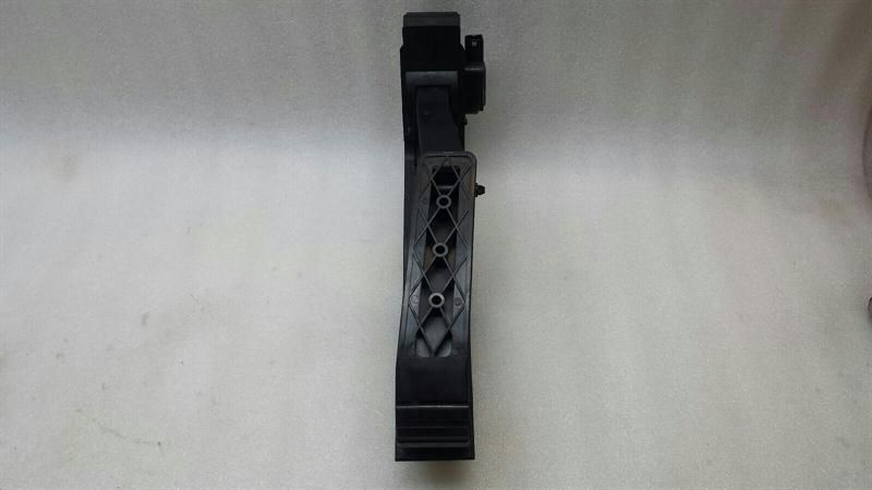 Mercedes CL W216 Gas Pedal (Electrical) A2203000304 Accelerator Pedal