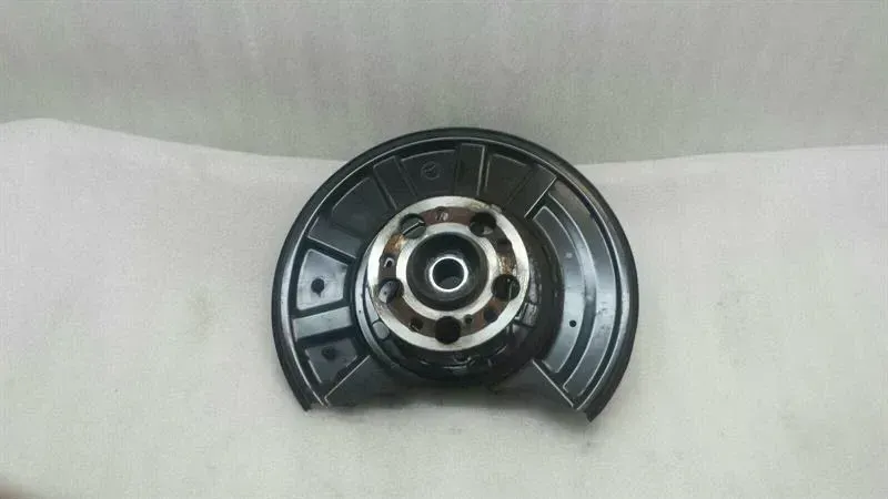 Mercedes E63 AMG W212 Right Rear Hub A2043500841 Wheel Bearing Housing Rear Right