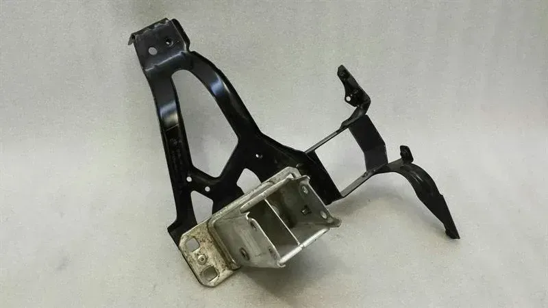 BMW 5 Series E60 Right Bumper Bracket 7163484 Holder Bumper Right