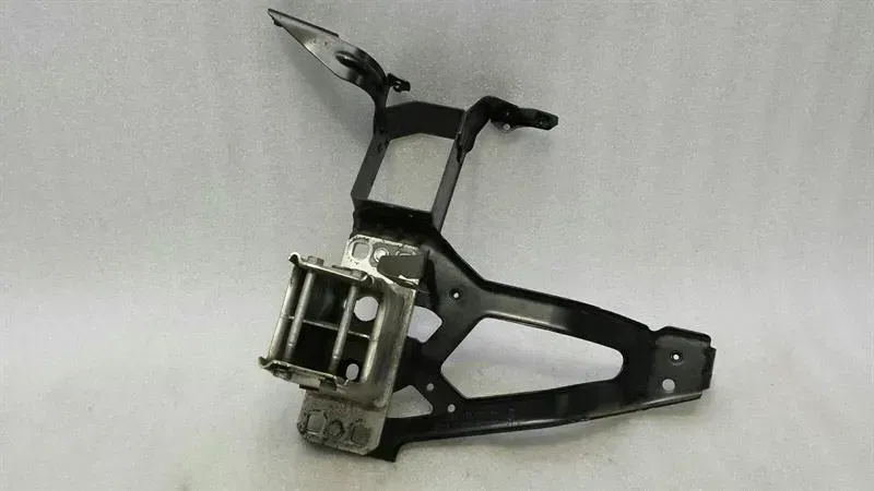 BMW 5 Series E60 Front Left Bumper Bracket 7163483 Holder Bumper Left