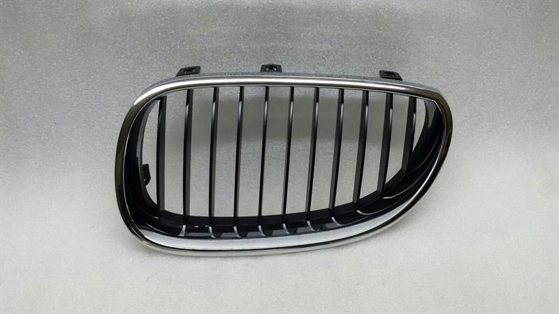 BMW 5 SERIES E60 E61 FRONT GRILLE LEFT 51137027061 RADIATOR GRILLE LEFT