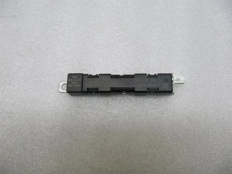Audi Q5 8R Antena booster 8R0035225J antenna amplifier