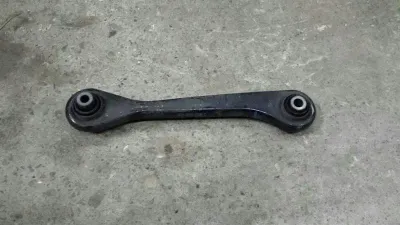 Volkswagen Passat 3C labā aizmugurējā velkošā svira 1K0501530C šķērssvira aizmugurējā labā