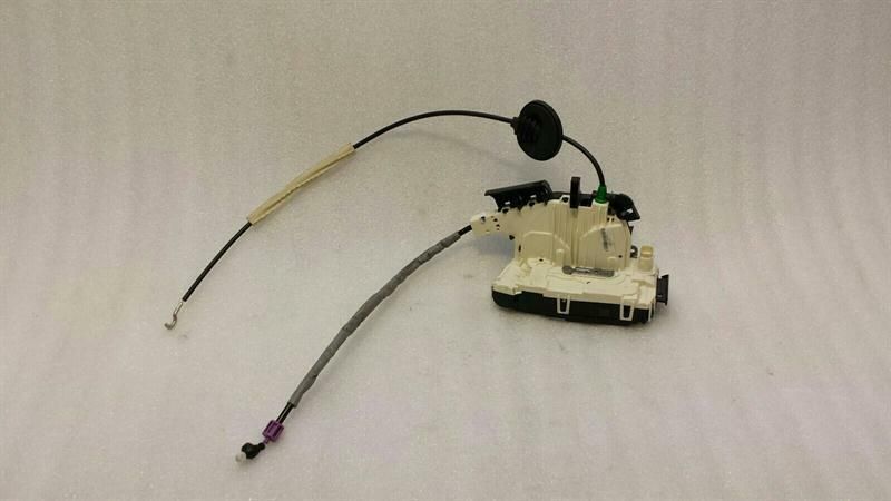 Mercedes CLS W218 front left door lock A2047203735 door lock front left