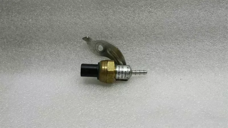 Mercedes C Class W204 Fuel Pressure Sensor A0045421618 Pressure Sensor