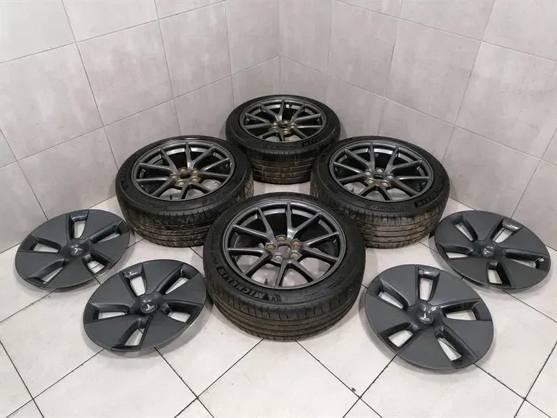 TESLA MODEL 3 STANDARD RANGE Alloy Wheel 1044261-00-A Alloy Rim 18X8.5J ET40
