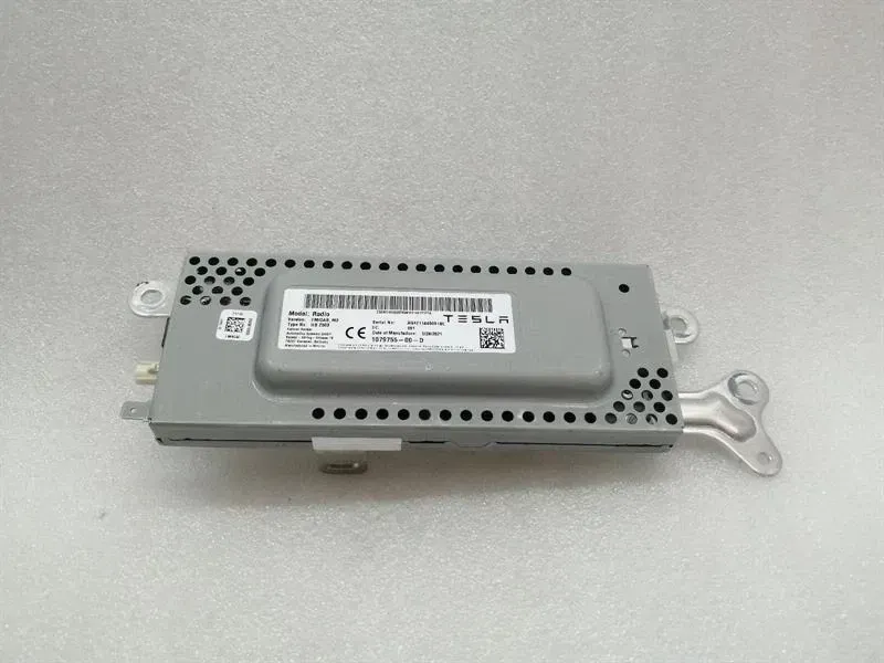 Tesla Model 3 STANDARD RANGE Electronic Module 1079755-00-D Control Unit DAB FM