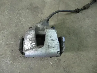 Volvo S40 V50 Kreisais priekšējais suports 36000484 36000481 Bremssattel vorne links 1.6d