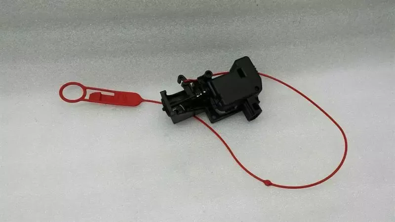 Mercedes E Class W212 Fuel Cap Actuator A2048200072 Actuator Fuel Filler Cap